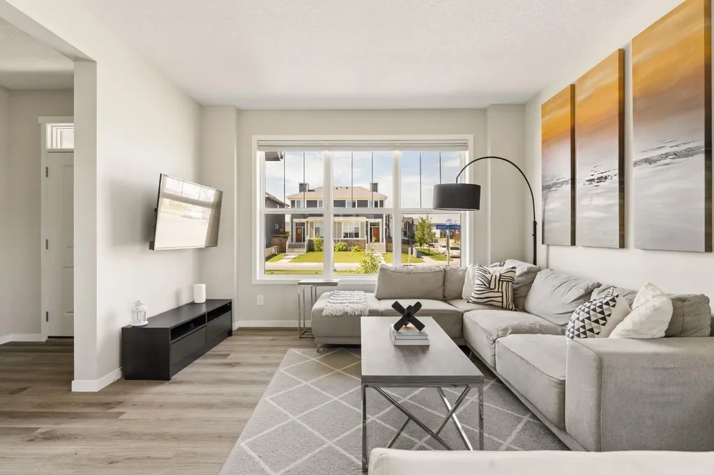 40 Magnolia Parade SE Calgary AB T3M 3E5