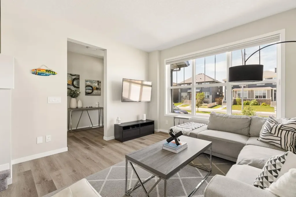 40 Magnolia Parade SE Calgary AB T3M 3E5