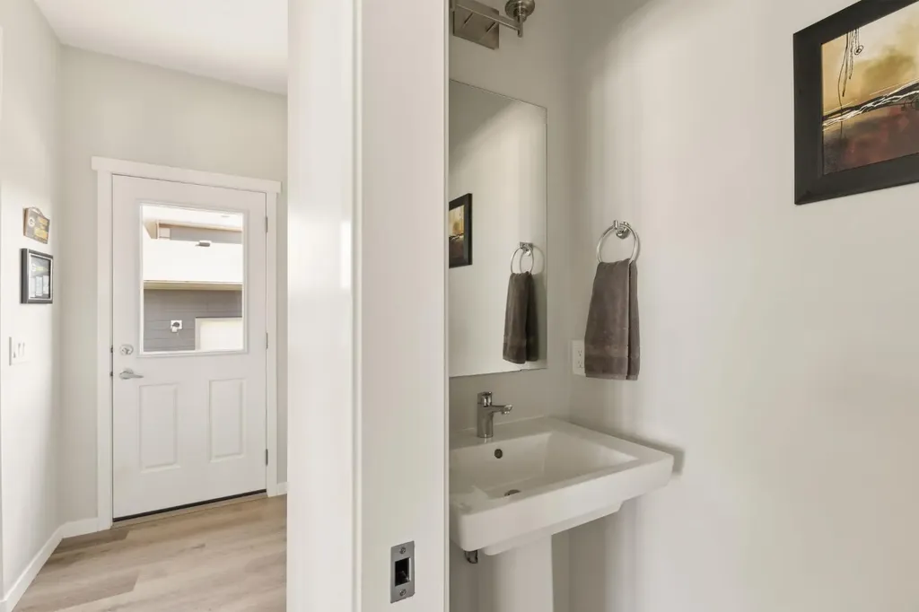 40 Magnolia Parade SE Calgary AB T3M 3E5