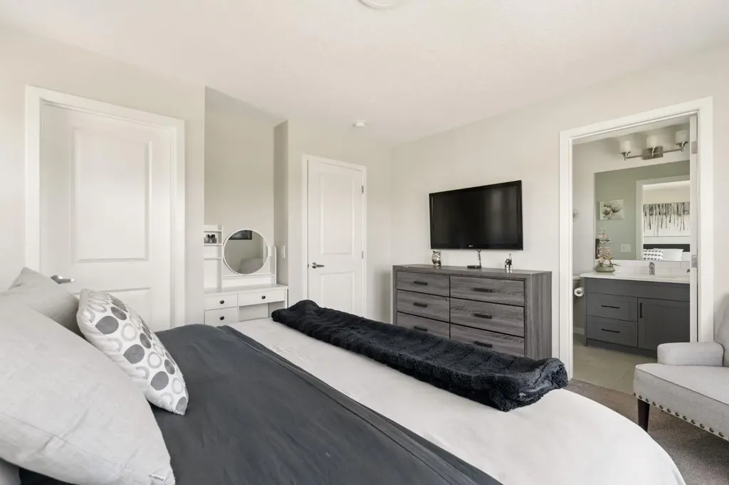 40 Magnolia Parade SE Calgary AB T3M 3E5