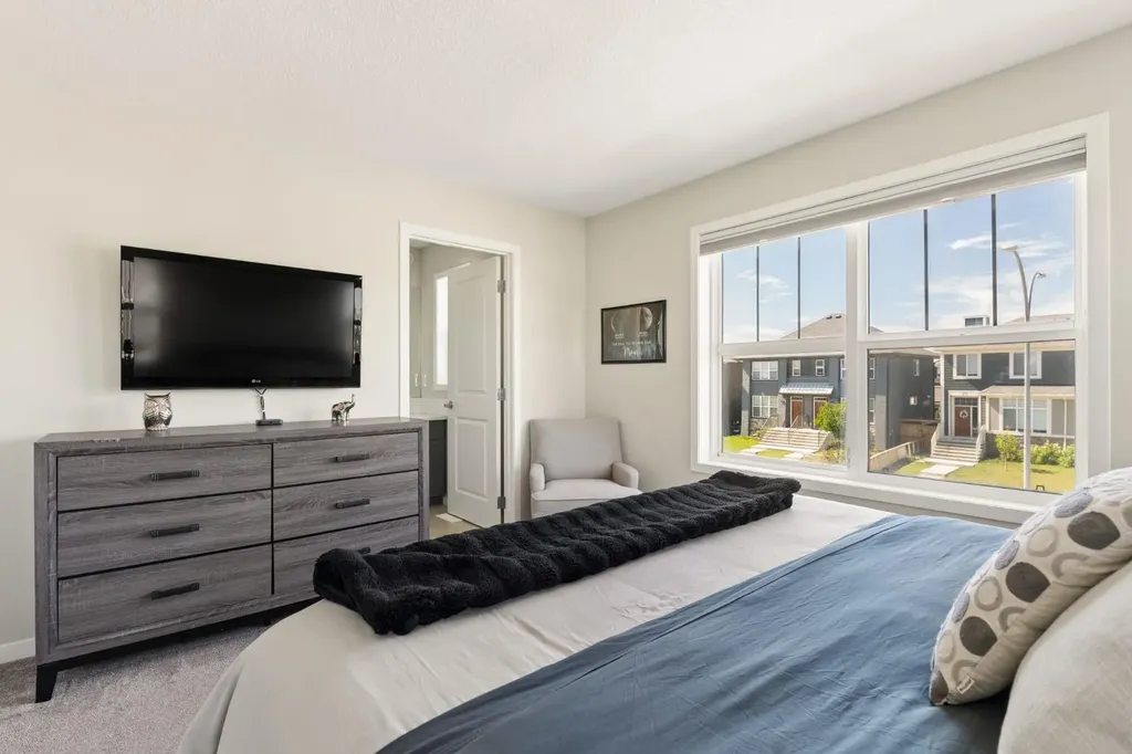 40 Magnolia Parade SE Calgary AB T3M 3E5