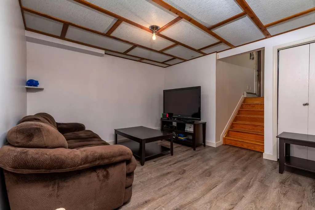 2604 57 A Avenue Lloydminster AB T9V 2M4
