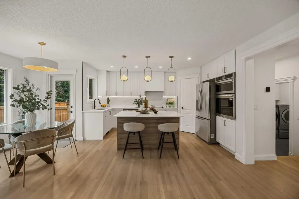 156 Strathridge Place SW Calgary AB T3H 4J1