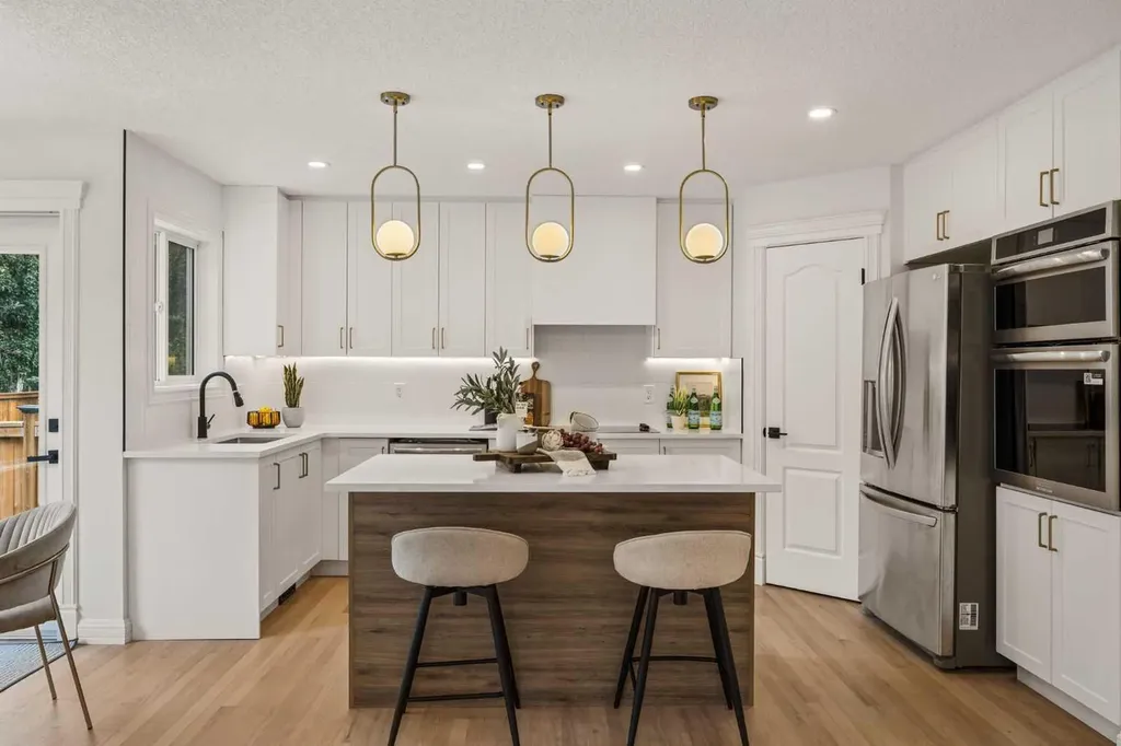 156 Strathridge Place SW Calgary AB T3H 4J1