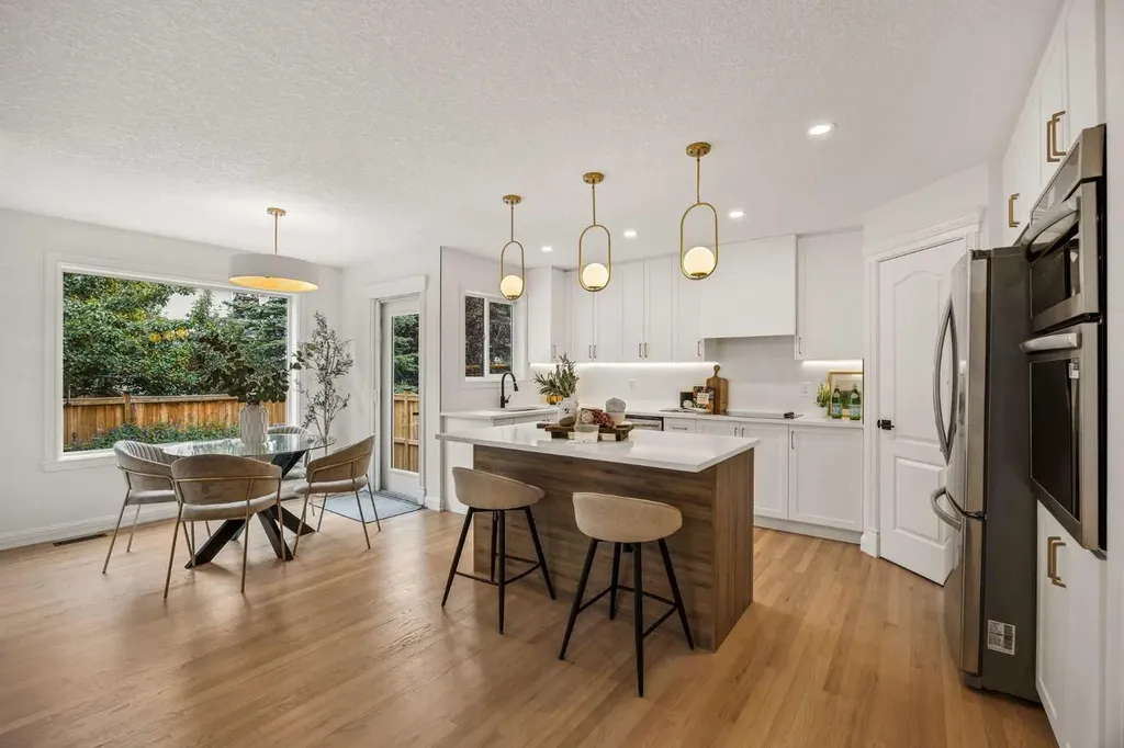 156 Strathridge Place SW Calgary AB T3H 4J1