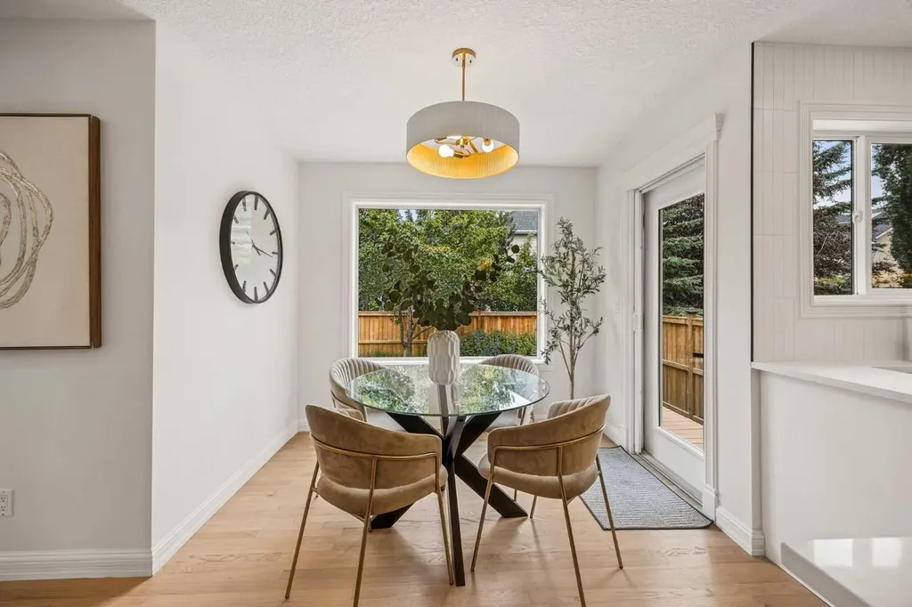 156 Strathridge Place SW Calgary AB T3H 4J1