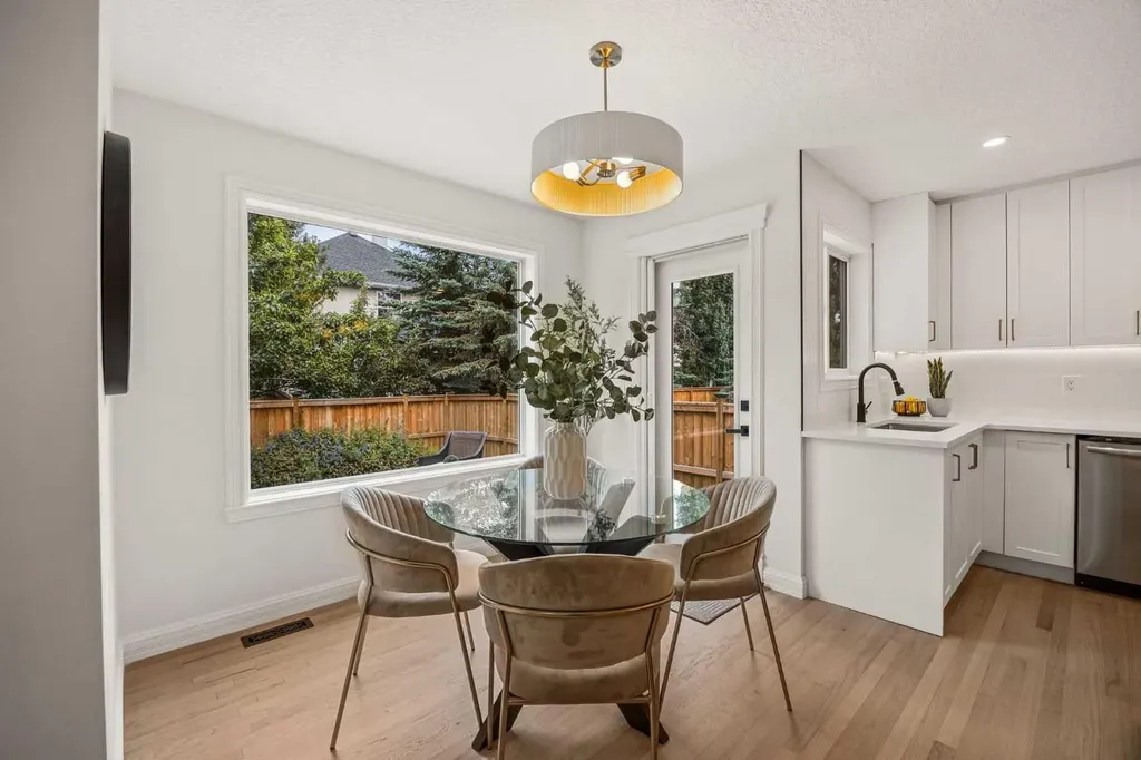 156 Strathridge Place SW Calgary AB T3H 4J1