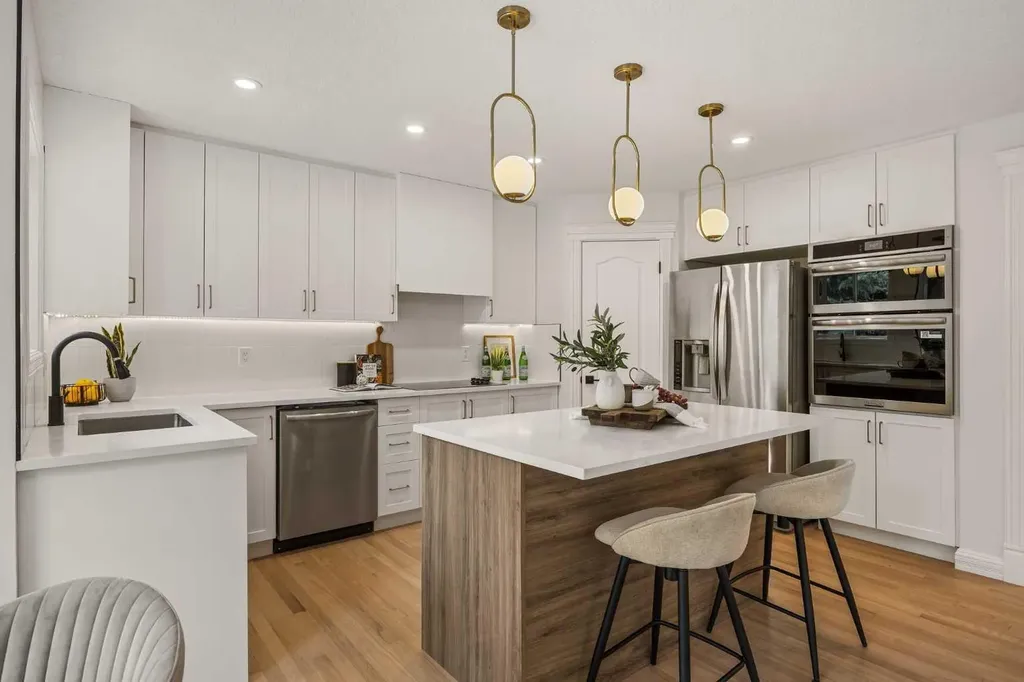 156 Strathridge Place SW Calgary AB T3H 4J1