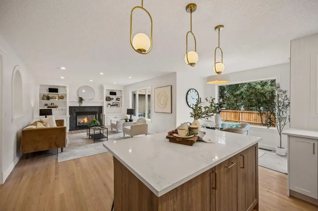156 Strathridge Place SW Calgary AB T3H 4J1