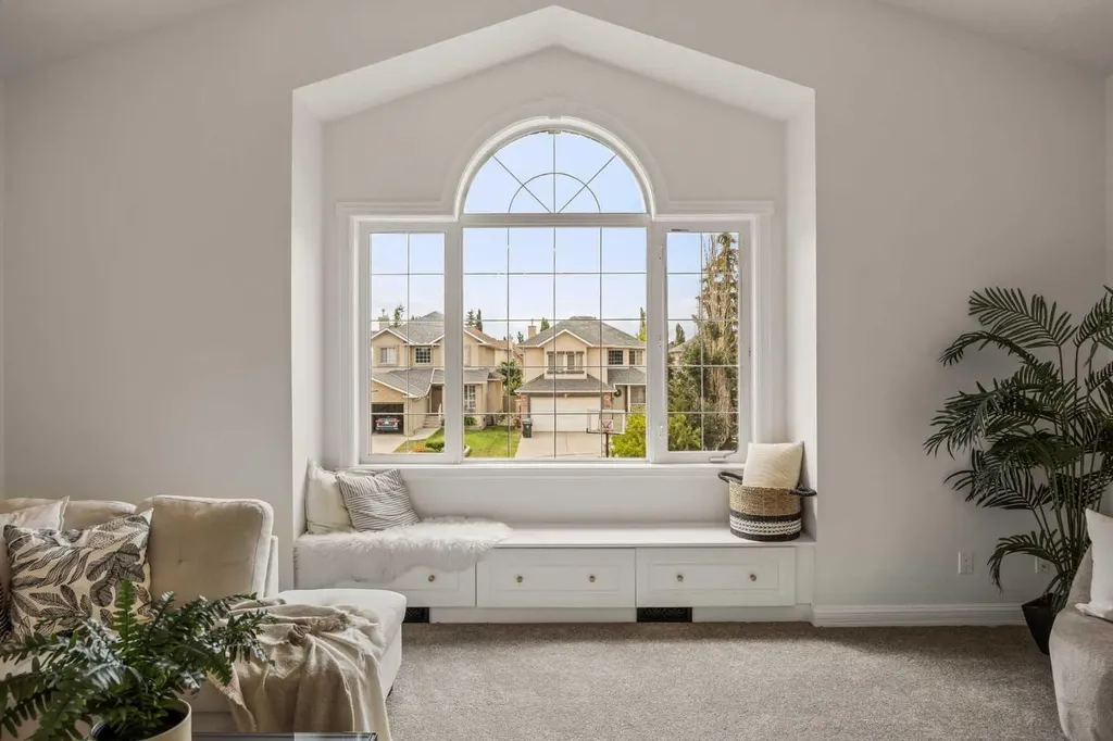 156 Strathridge Place SW Calgary AB T3H 4J1