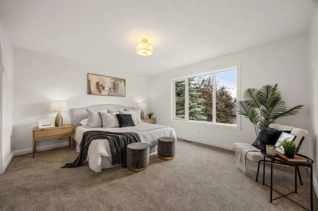 156 Strathridge Place SW Calgary AB T3H 4J1
