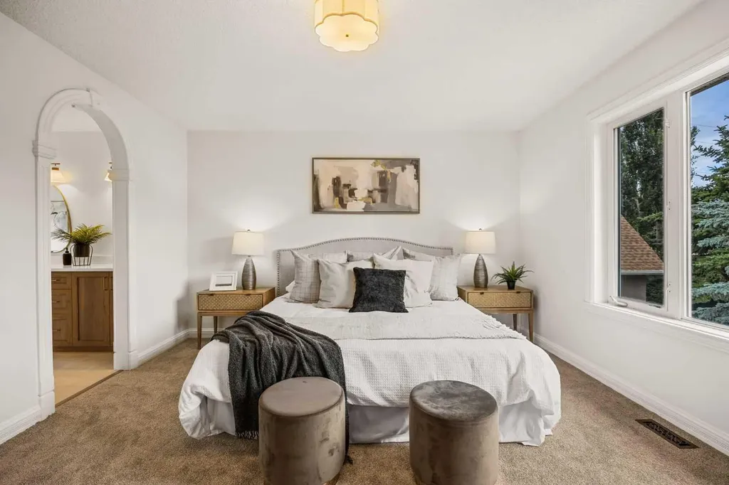 156 Strathridge Place SW Calgary AB T3H 4J1