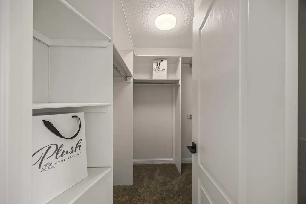 156 Strathridge Place SW Calgary AB T3H 4J1