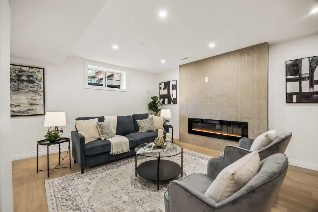 156 Strathridge Place SW Calgary AB T3H 4J1