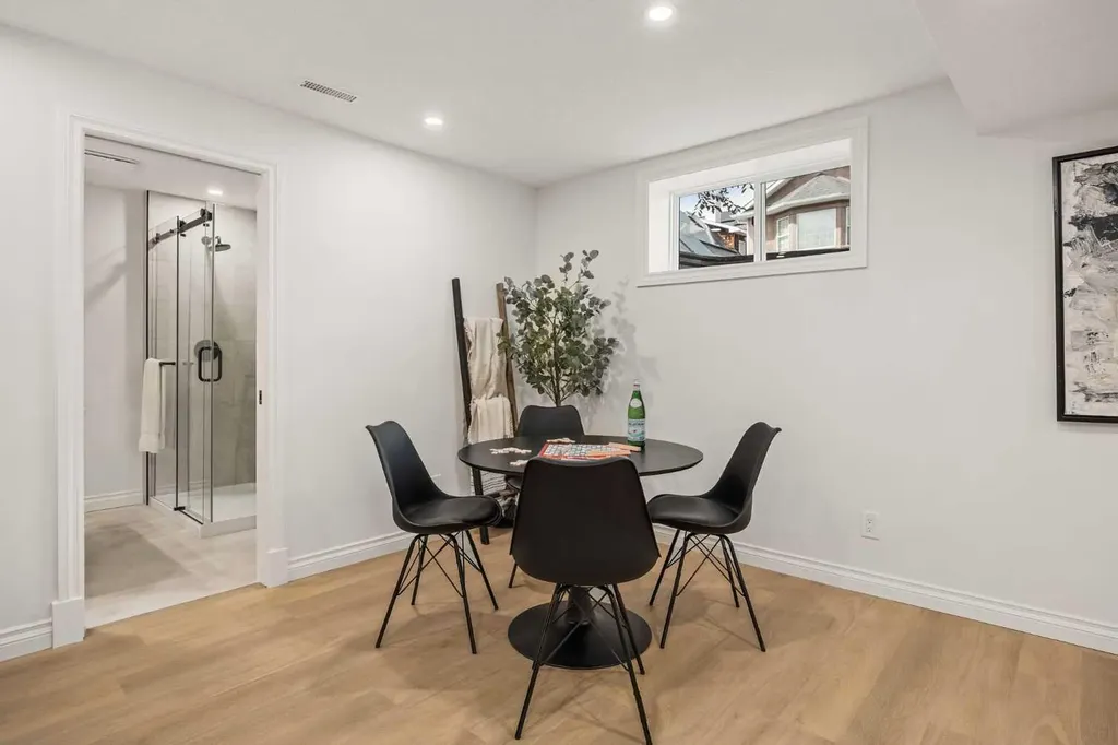 156 Strathridge Place SW Calgary AB T3H 4J1