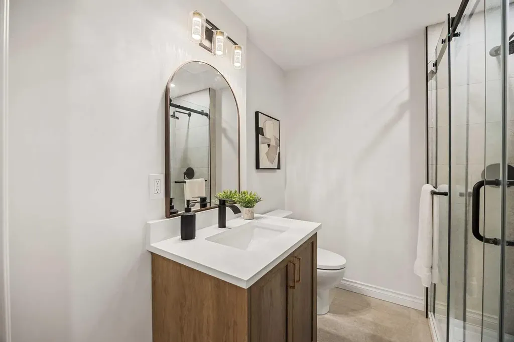156 Strathridge Place SW Calgary AB T3H 4J1