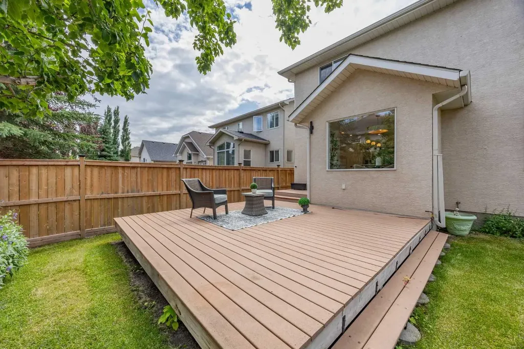 156 Strathridge Place SW Calgary AB T3H 4J1