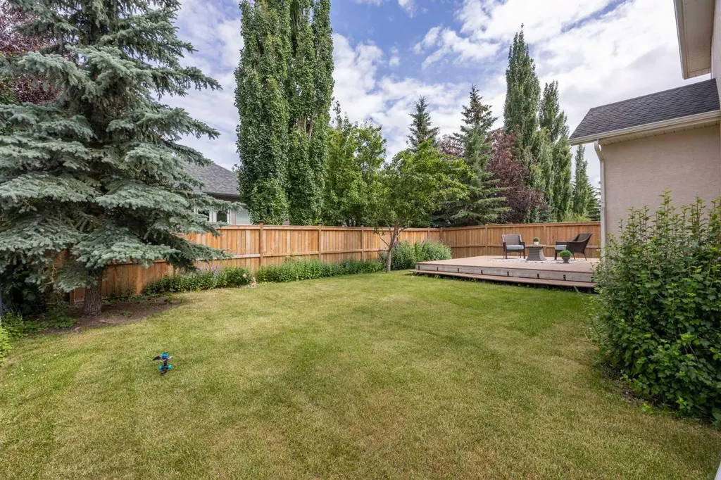 156 Strathridge Place SW Calgary AB T3H 4J1