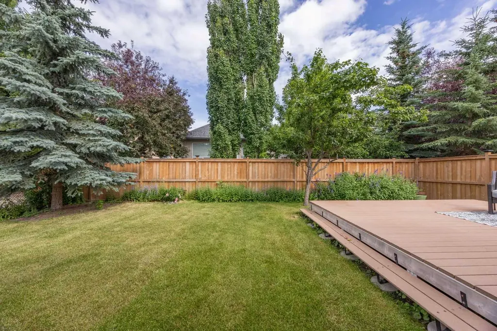 156 Strathridge Place SW Calgary AB T3H 4J1