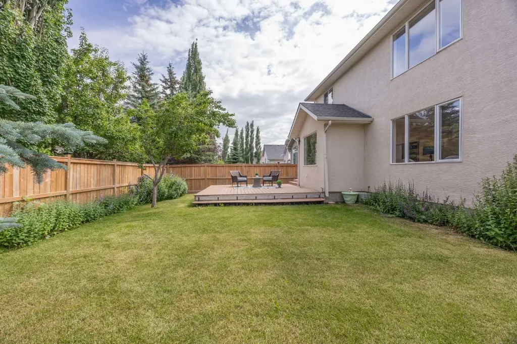 156 Strathridge Place SW Calgary AB T3H 4J1