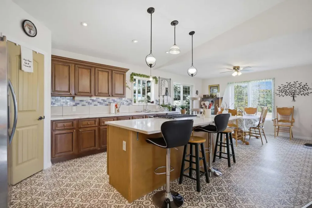428 6 Avenue Elnora AB T0M 0Y0