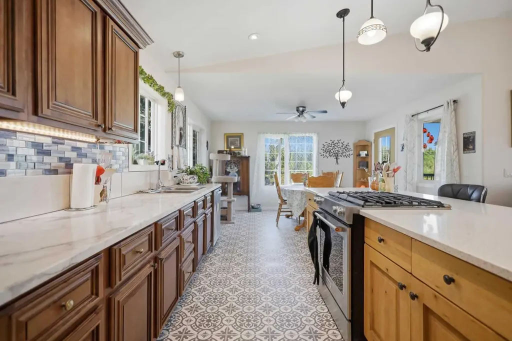428 6 Avenue Elnora AB T0M 0Y0