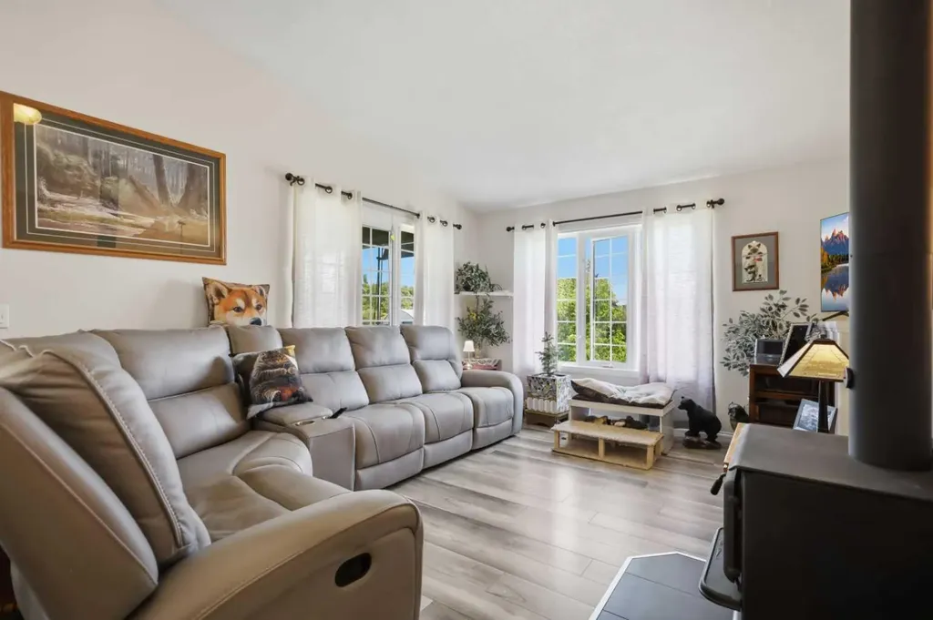 428 6 Avenue Elnora AB T0M 0Y0