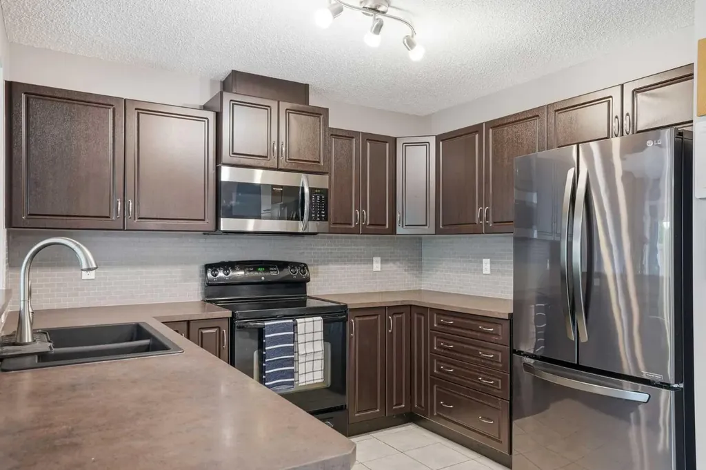 14 River Heights Crescent Cochrane AB T4C 0J3