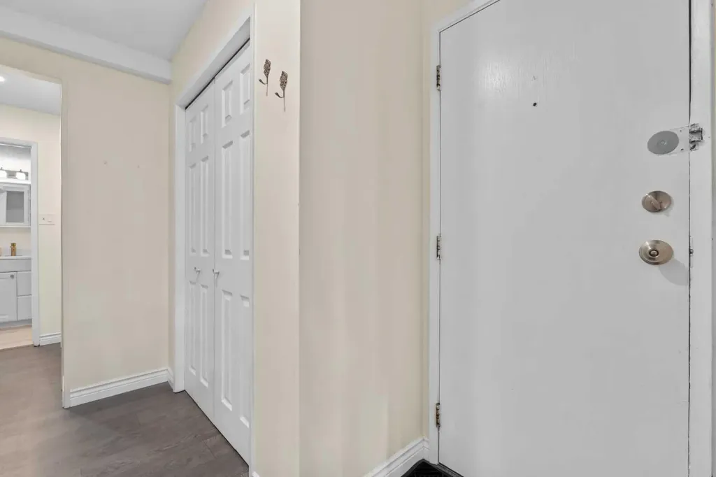 2407 17 Street SW Calgary AB T2T 4M9