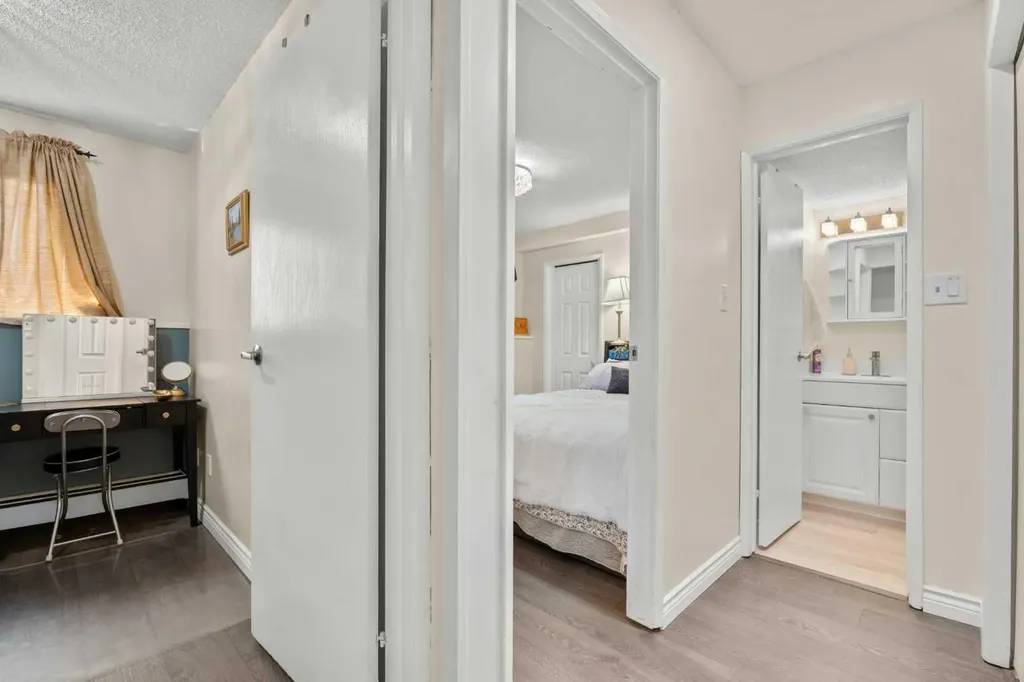2407 17 Street SW Calgary AB T2T 4M9