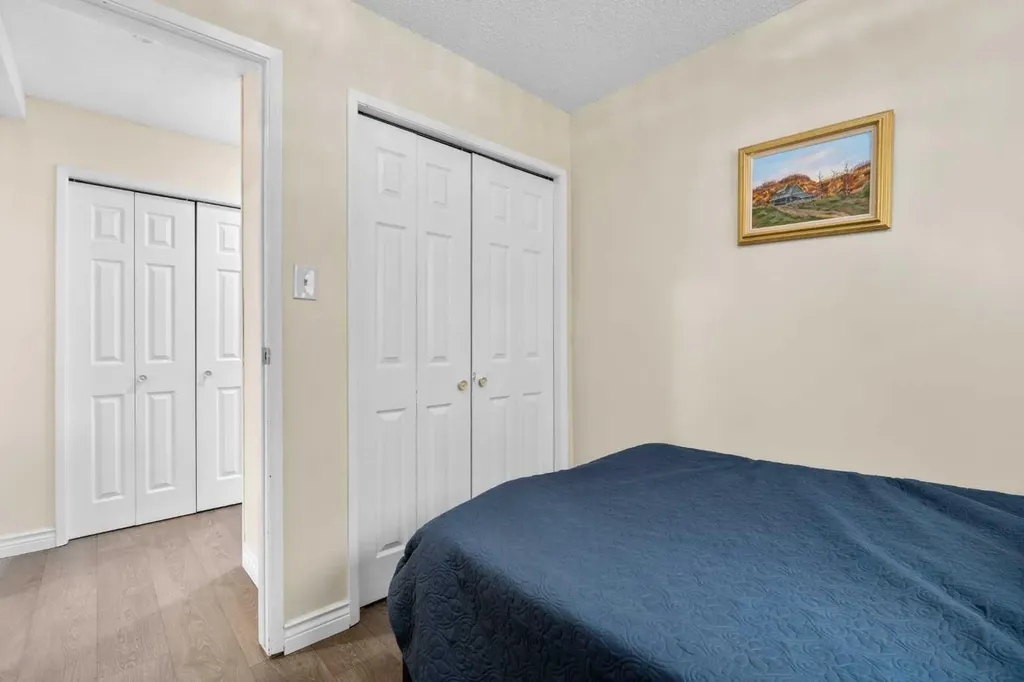 2407 17 Street SW Calgary AB T2T 4M9