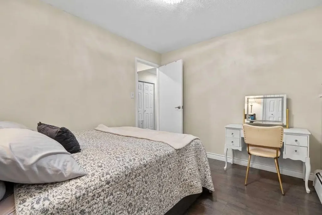 2407 17 Street SW Calgary AB T2T 4M9