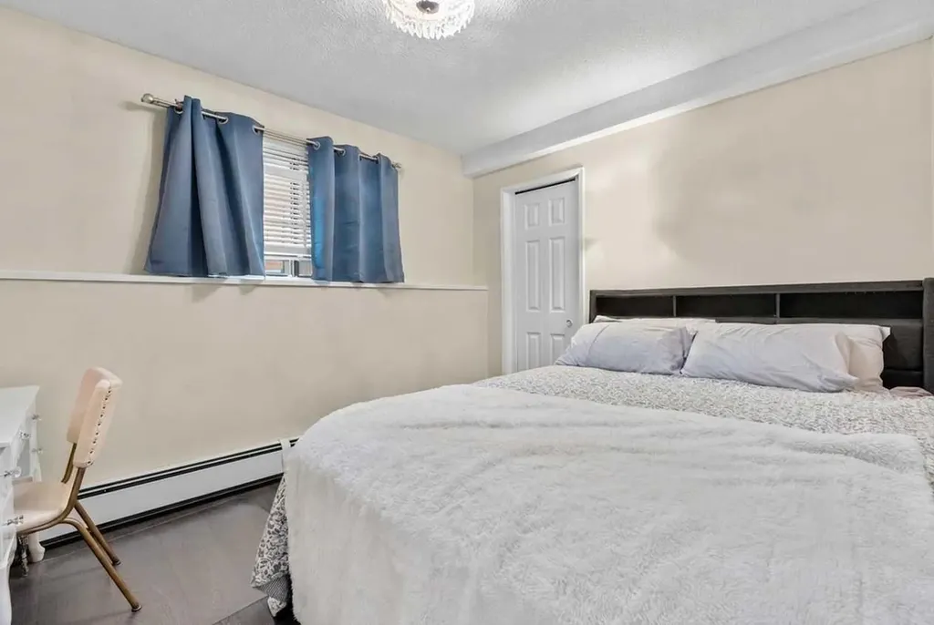 2407 17 Street SW Calgary AB T2T 4M9