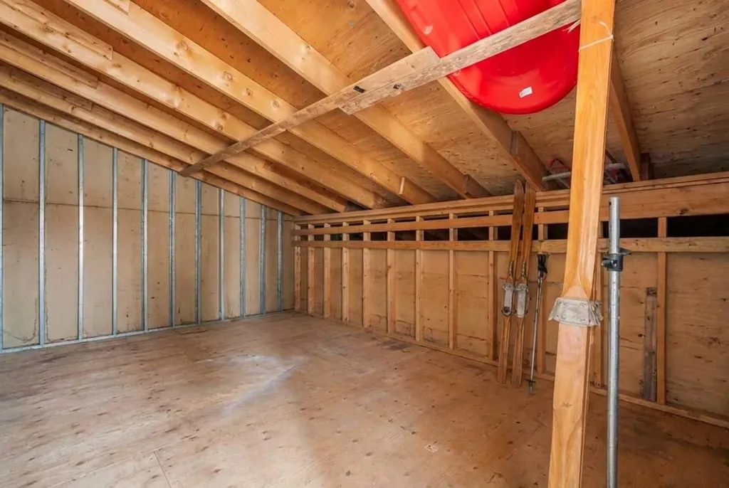 2407 17 Street SW Calgary AB T2T 4M9