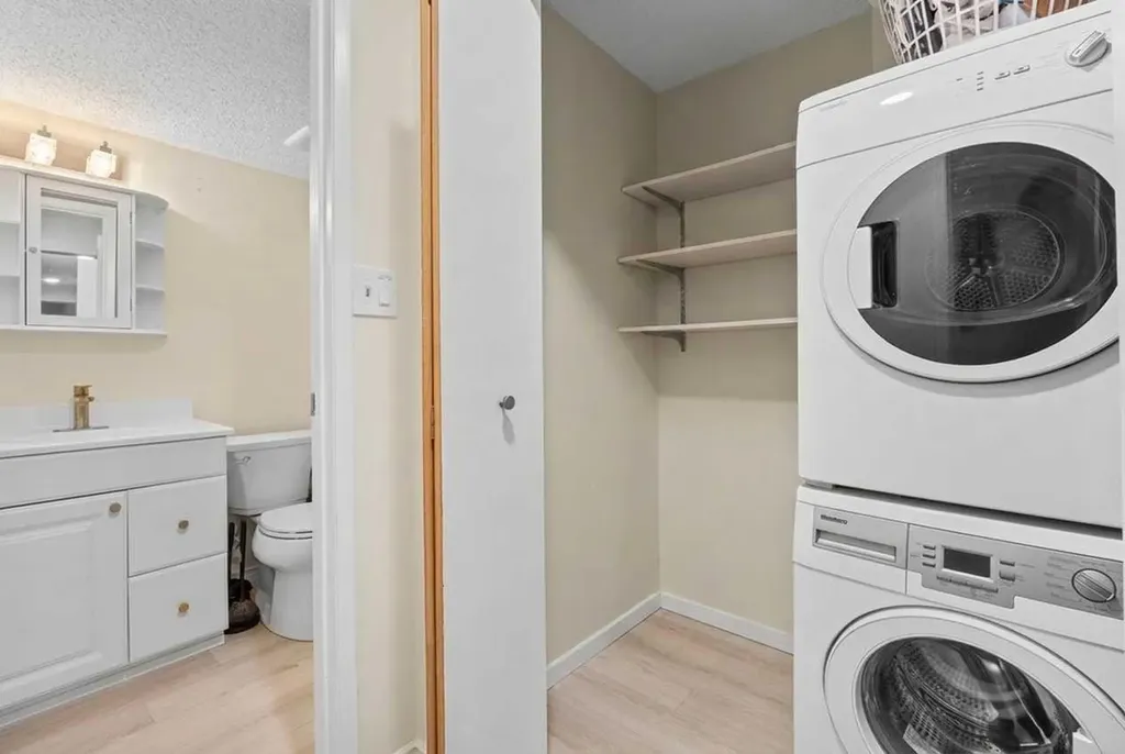 2407 17 Street SW Calgary AB T2T 4M9