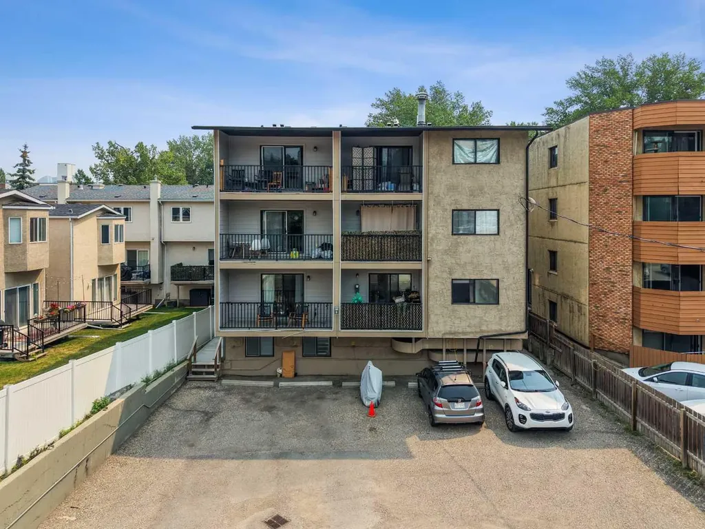2407 17 Street SW Calgary AB T2T 4M9