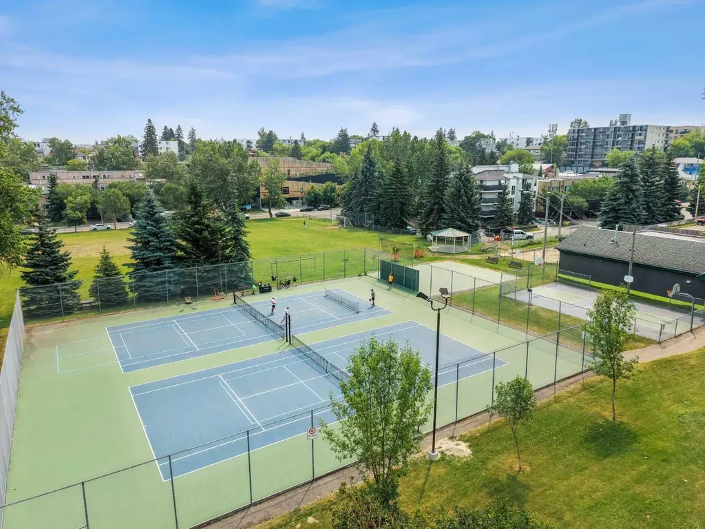 2407 17 Street SW Calgary AB T2T 4M9