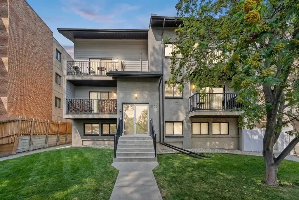 2407 17 Street SW Calgary AB T2T 4M9