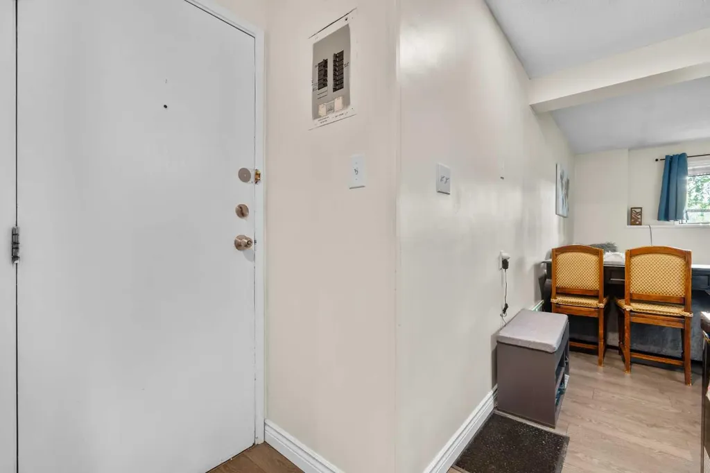 2407 17 Street SW Calgary AB T2T 4M9