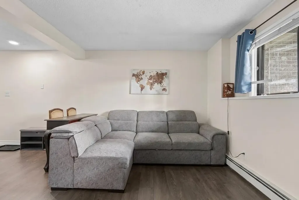 2407 17 Street SW Calgary AB T2T 4M9