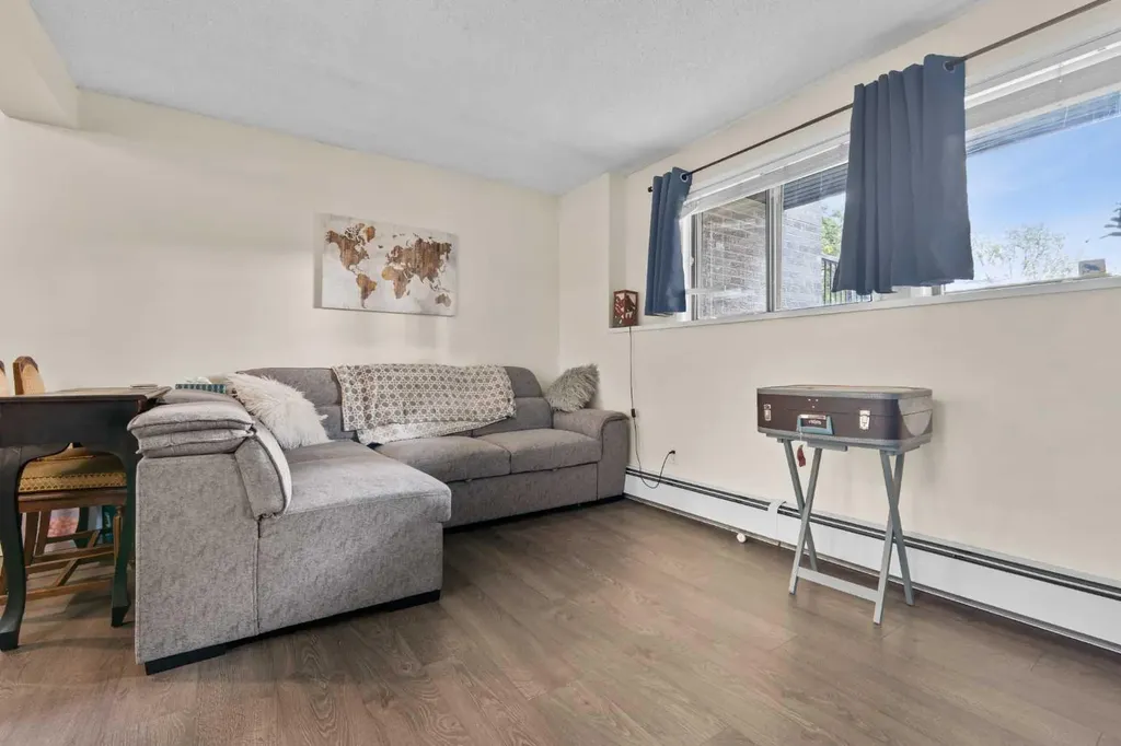 2407 17 Street SW Calgary AB T2T 4M9