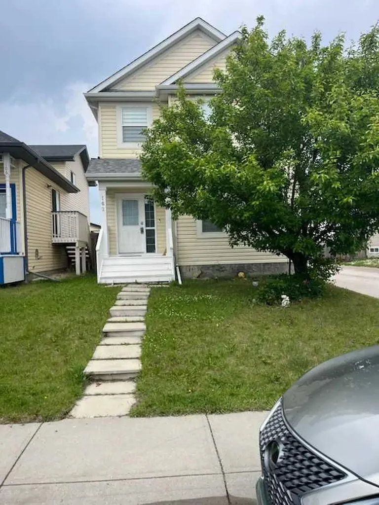 102 Citadel Mesa Close Calgary AB T3G 5L1