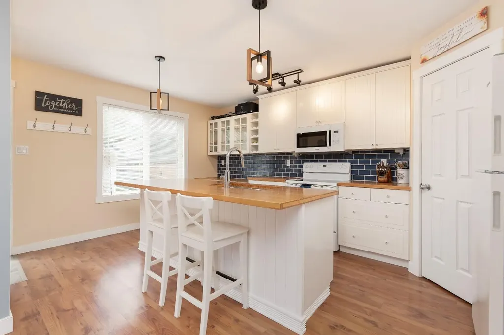 86 Riverstone Boulevard W Lethbridge AB T1K 7X5
