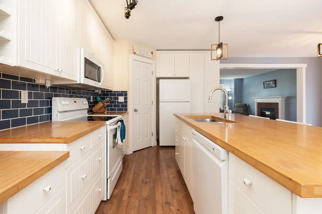 86 Riverstone Boulevard W Lethbridge AB T1K 7X5