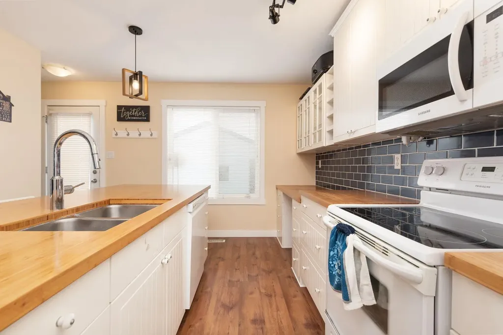86 Riverstone Boulevard W Lethbridge AB T1K 7X5