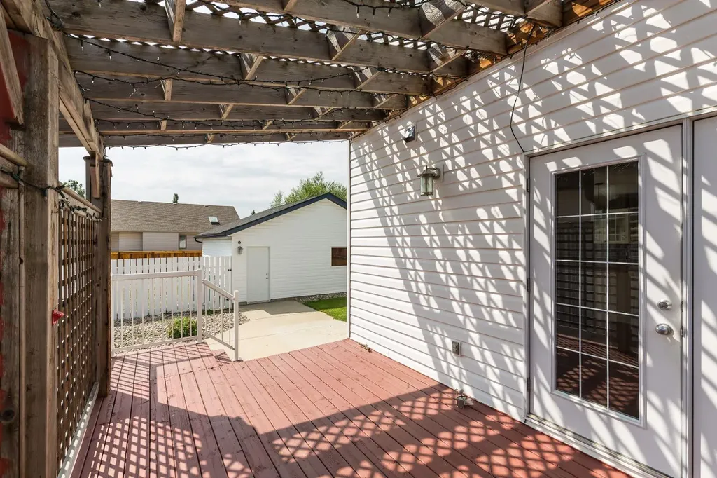 86 Riverstone Boulevard W Lethbridge AB T1K 7X5