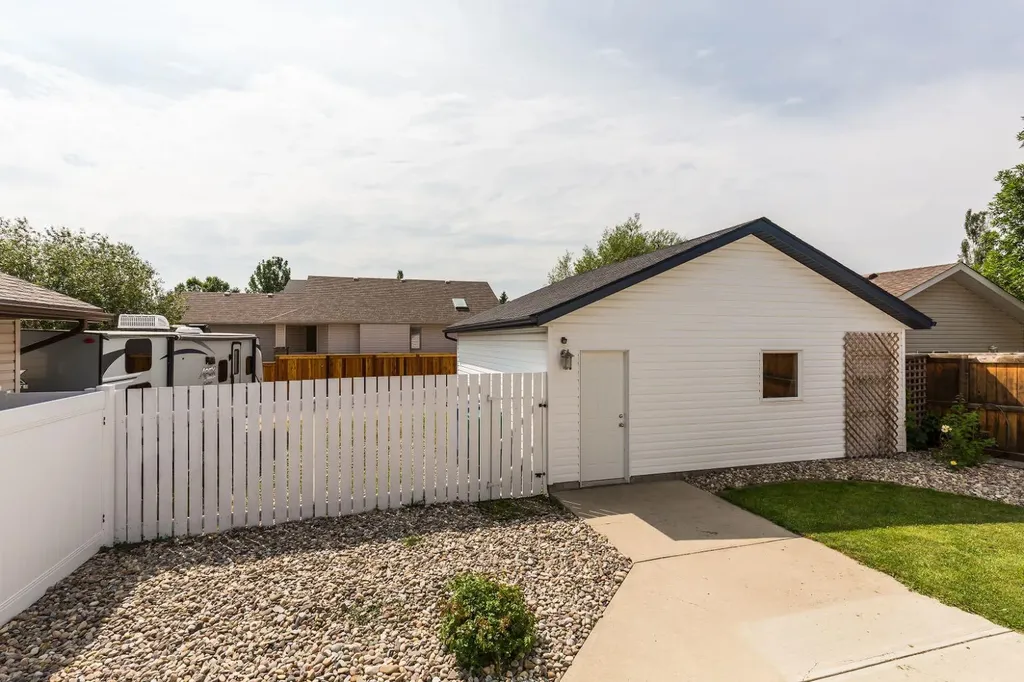86 Riverstone Boulevard W Lethbridge AB T1K 7X5