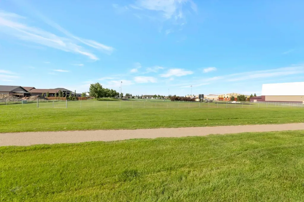 6906 35 Street Lloydminster AB T9V 2Z4