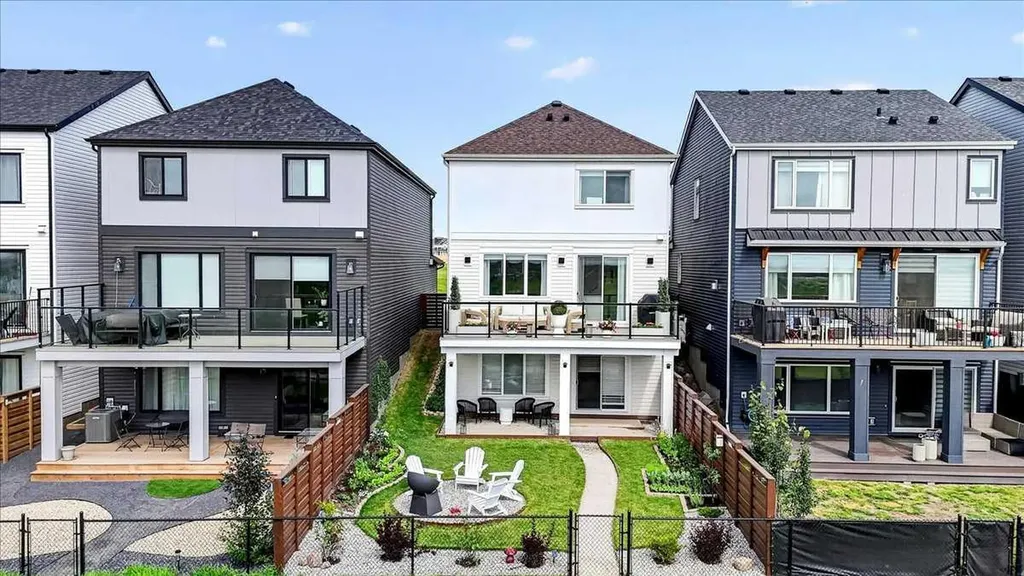 90 Savoy Landing SE Calgary AB T2S 0G6
