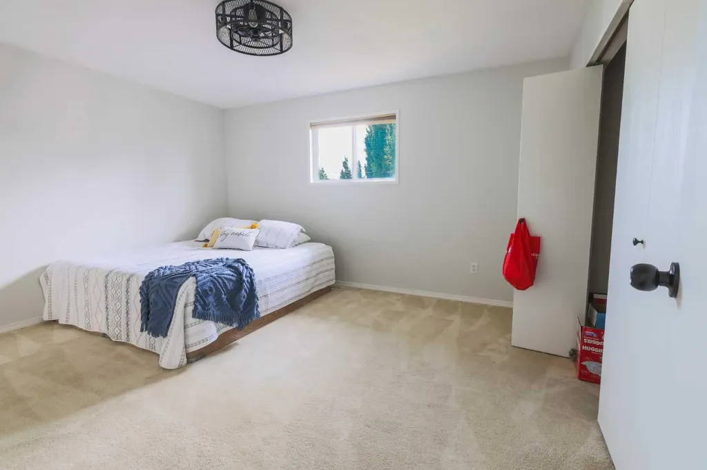 5116 51 Avenue Caroline AB T0M 0M0